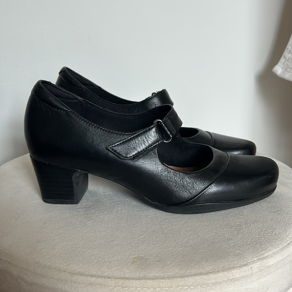 Black Velcro strap leather heels - Picture 3 of 5